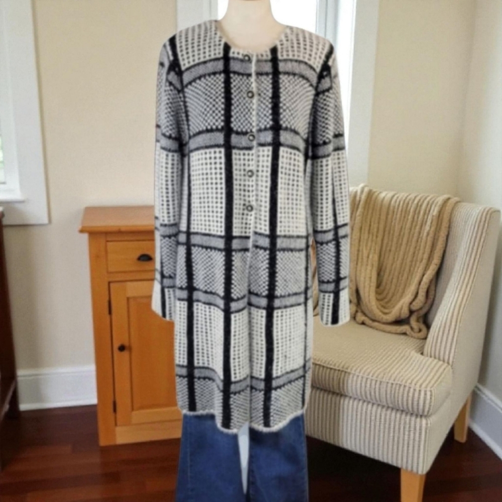 Sioni Plaid Long Cardigan Sweater Women’s XL Black White Fuzzy Knit Duster